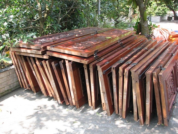 Dịch vụ thu mua cửa gỗ cũ giá cao Thủy Mừng